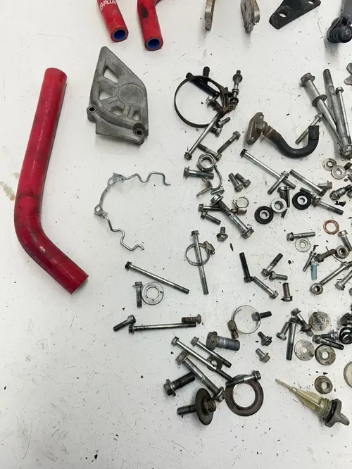 06 2006 Honda Crf 250 r CRF250R OEM LOT Bolt Motor Mounts Radiator Hoses Sprocke