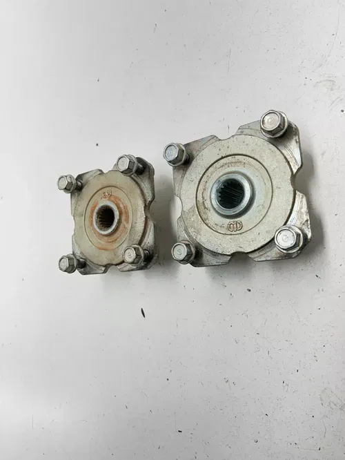 2020 Yamaha Raptor 90 YFM90 OEM GOOD! Rear L R Hub Hubs Lug Nuts