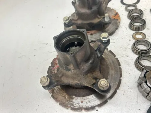 2000 Polaris Magnum 325 4x4 OEM Front Hub Hubs Disc Brake Rotor LR Hillyard Cap