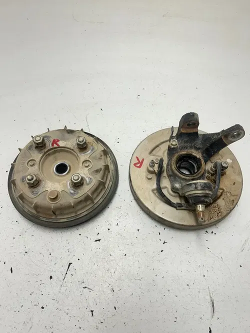 03 2003 Honda Foreman 450 TRX450FM OEM GOOD Front Right Hub Spindle Brake Plate