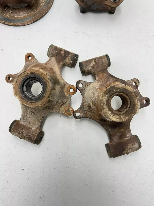 1999 99 Arctic Cat 300 4x4 OEM L R Rear Back Knuckle Spindle Hubs Hub