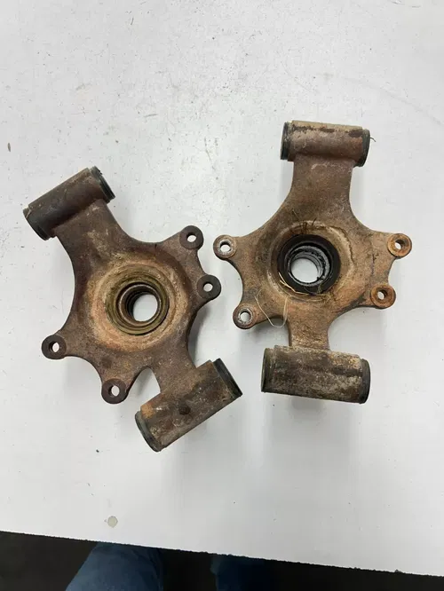 1999 99 Arctic Cat 300 4x4 OEM L R Rear Back Knuckle Spindle Hubs Hub
