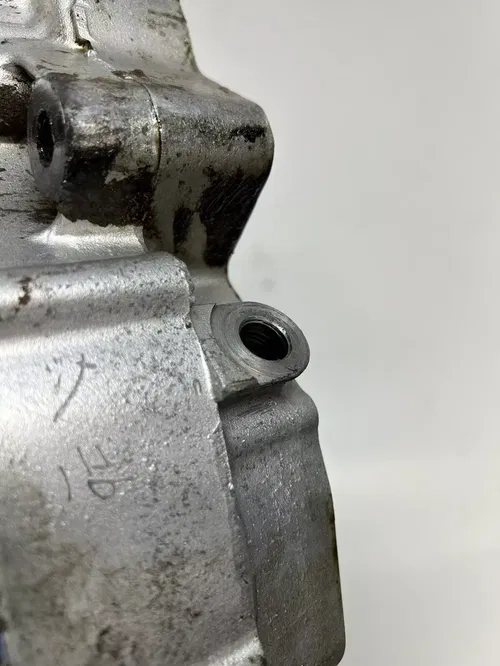 1993 93 Yamaha YZ250 Yz 250 STRIPPED DRAIN PLUG! Right Case Crankcase