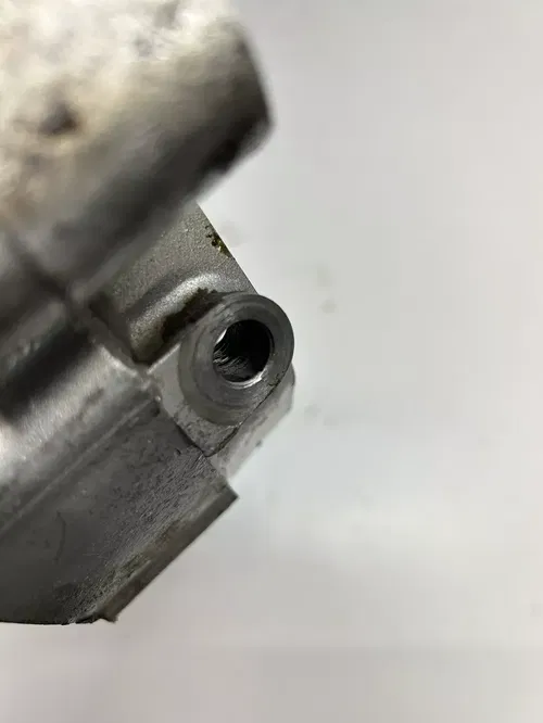 1993 93 Yamaha YZ250 Yz 250 STRIPPED DRAIN PLUG! Right Case Crankcase