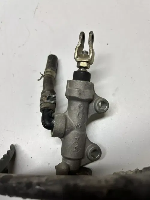 2004 04 Yamaha raptor 660 UNTESTED Frint brake caliper line rear master cyl line