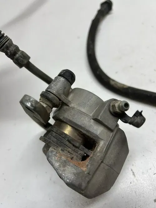 2004 04 Yamaha raptor 660 UNTESTED Frint brake caliper line rear master cyl line