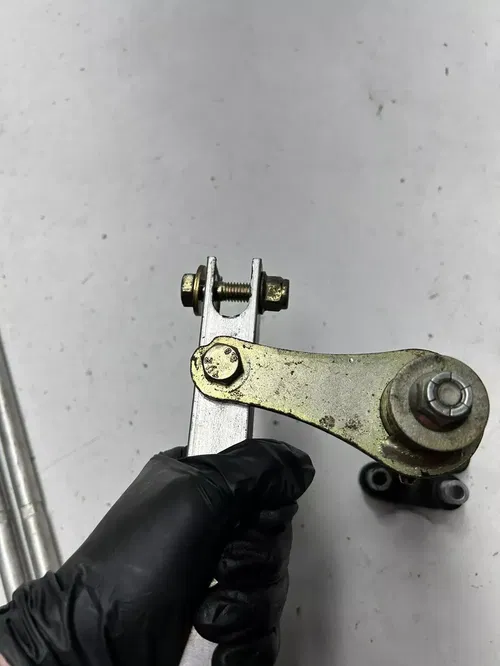 2004 04 Ski-doo Summit 800 Highmark 151" Steering Shaft Post Tie Rod Block Mount