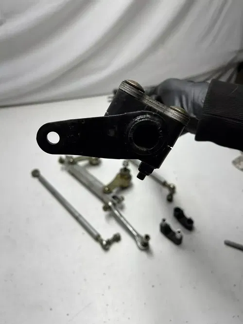 2004 04 Ski-doo Summit 800 Highmark 151" Steering Shaft Post Tie Rod Block Mount