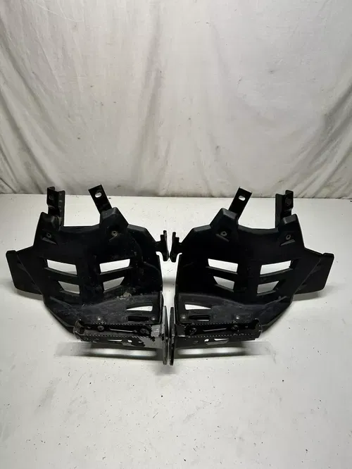 2005 05 Polaris Predator 500 OEM LOT Foot Peg Pegs Heel Guard Shield Mount Bar