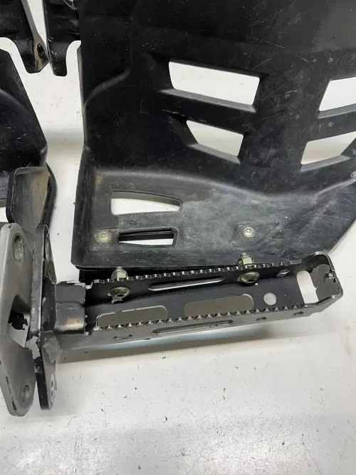 2005 05 Polaris Predator 500 OEM LOT Foot Peg Pegs Heel Guard Shield Mount Bar