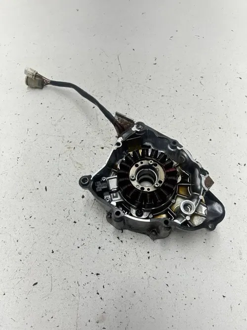 04 Yamaha Bear Tracker 250 YFM250 2x4 OEM UNTESTED Stator Magneto Ignition Cover