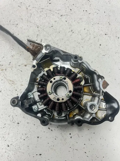 04 Yamaha Bear Tracker 250 YFM250 2x4 OEM UNTESTED Stator Magneto Ignition Cover