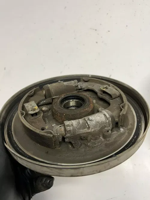 2002 02 Honda TRX500 FA2 4x4 Foreman Rubicon GOOD Left Hub Spindle Brake Plate