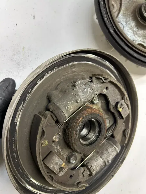 2002 02 Honda TRX500 FA2 4x4 Foreman Rubicon GOOD Left Hub Spindle Brake Plate
