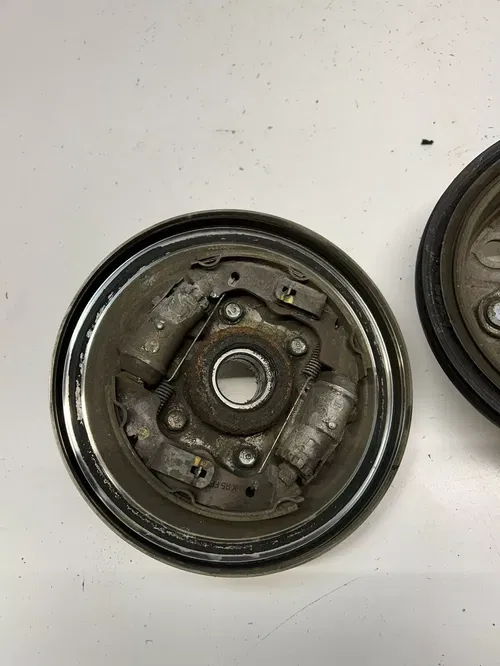 2002 02 Honda TRX500 FA2 4x4 Foreman Rubicon GOOD Left Hub Spindle Brake Plate