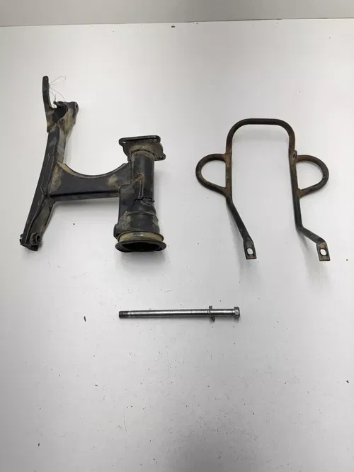 2007 07 Yamaha Grizzly 80 YFM80 OEM Swingarm Swing Arm Axle Carrier Bolt Guard