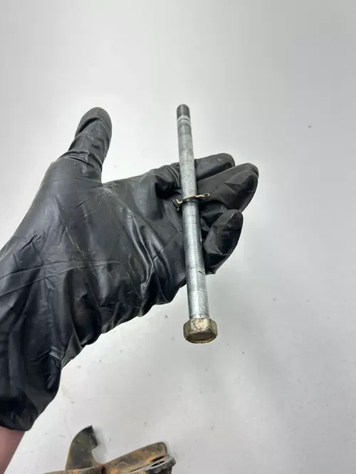 2007 07 Yamaha Grizzly 80 YFM80 OEM Swingarm Swing Arm Axle Carrier Bolt Guard
