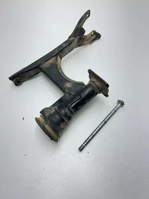 2007 07 Yamaha Grizzly 80 YFM80 OEM Swingarm Swing Arm Axle Carrier Bolt Guard