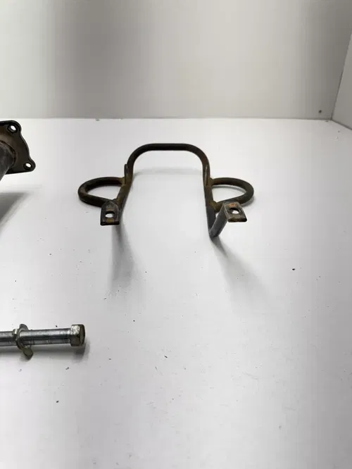 2007 07 Yamaha Grizzly 80 YFM80 OEM Swingarm Swing Arm Axle Carrier Bolt Guard