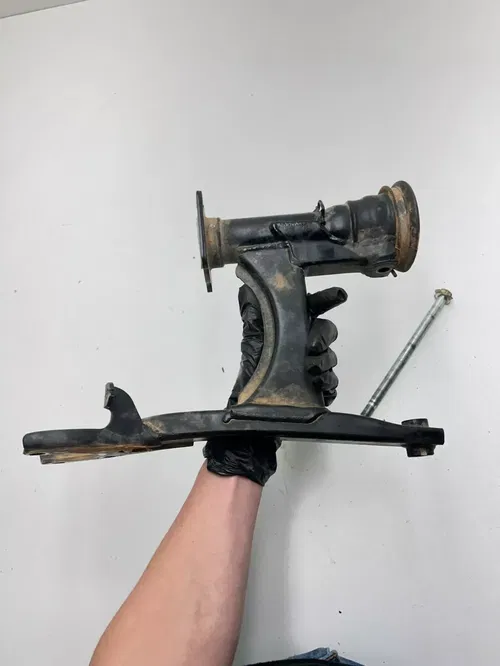 2007 07 Yamaha Grizzly 80 YFM80 OEM Swingarm Swing Arm Axle Carrier Bolt Guard