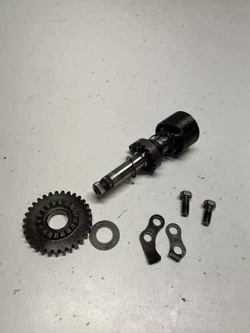 2005 05 SUZUKI DRZ125L Drz 125 L OEM LOT Kickstart Shaft Gear Assembly Idler