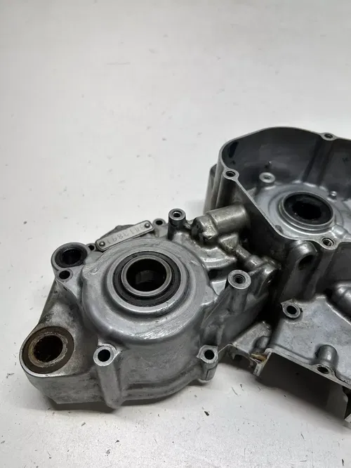 2002 02 Honda Cr250r CR 250 R OEM MINT! Left Crank Case Half Engine Motor NICE!