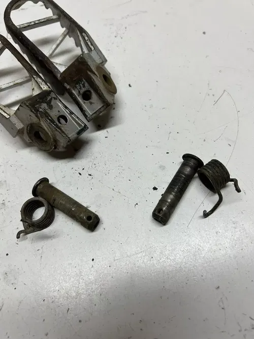 2002 02 kx100 KX 100 D footpegs foot peg left right spring pin free ship