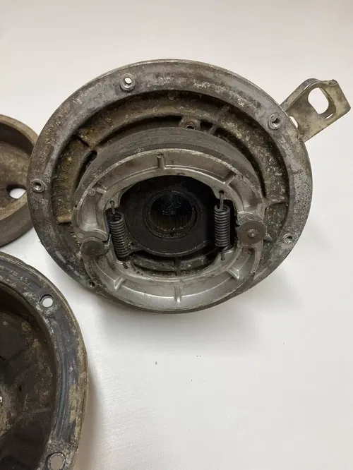 85 Suzuki Quadrunner LT230GE Back Rear Brake Drum Assembly Carrier Axle Cover