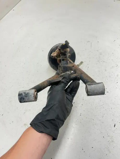 2001 Honda Fourtrax TRX90 Trx 90 OEM Left Control A Arm Spindle Hub GOOD THREADS