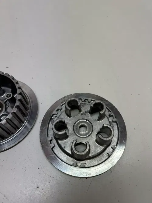 2001 01 yamaha YZ250F yz 250 f clutch basket assembly plates READ DESCRIPTION