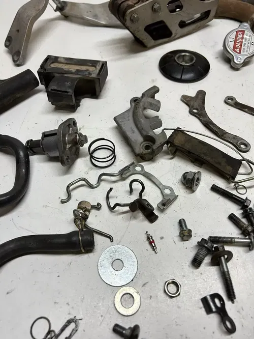 2004 04 HONDA CRF250R crf 250 r LOT Bolts Hardware Mount Peg Guide Throttle Boot