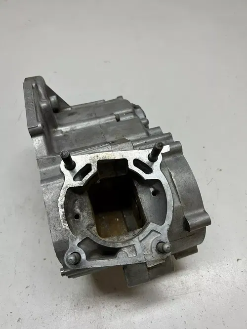 2002 02 kx100 KX 100 D engine motor case cases crankcase DAMAGE READ DESCRIPTION