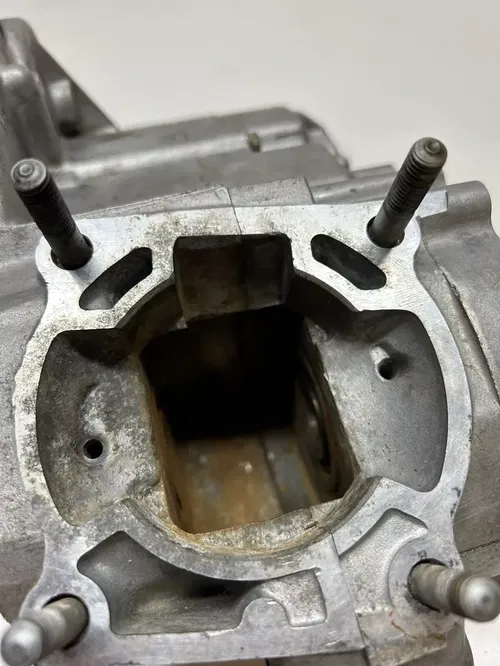 2002 02 kx100 KX 100 D engine motor case cases crankcase DAMAGE READ DESCRIPTION