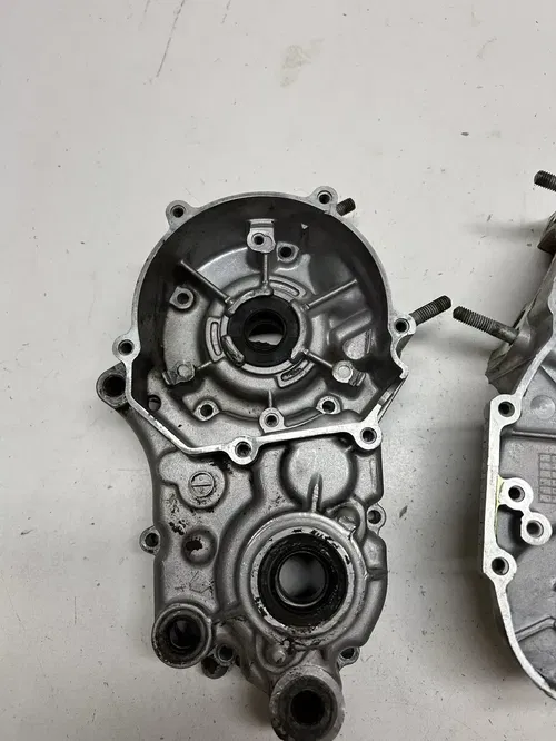 2002 02 kx100 KX 100 D engine motor case cases crankcase DAMAGE READ DESCRIPTION