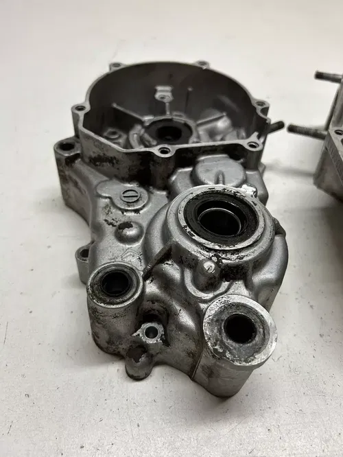2002 02 kx100 KX 100 D engine motor case cases crankcase DAMAGE READ DESCRIPTION