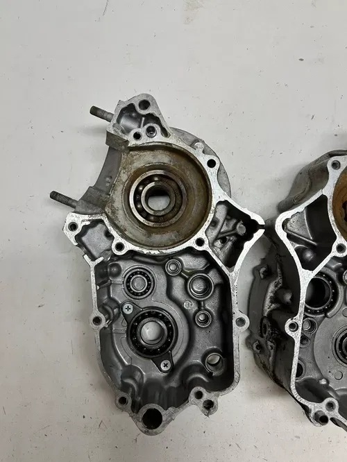 2002 02 kx100 KX 100 D engine motor case cases crankcase DAMAGE READ DESCRIPTION