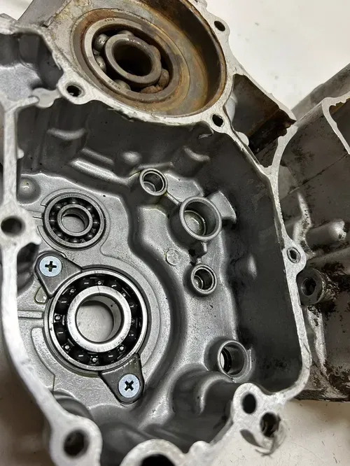 2002 02 kx100 KX 100 D engine motor case cases crankcase DAMAGE READ DESCRIPTION