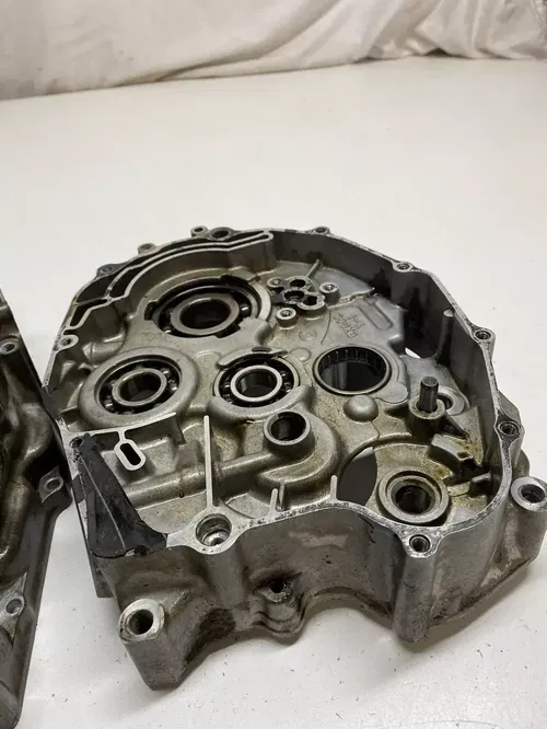 2005 05 Yamaha Bruin 250 YFM250 2x4 GOOD Crankcase Cases Case Engine Motor