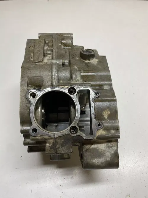 2005 05 Yamaha Bruin 250 YFM250 2x4 GOOD Crankcase Cases Case Engine Motor