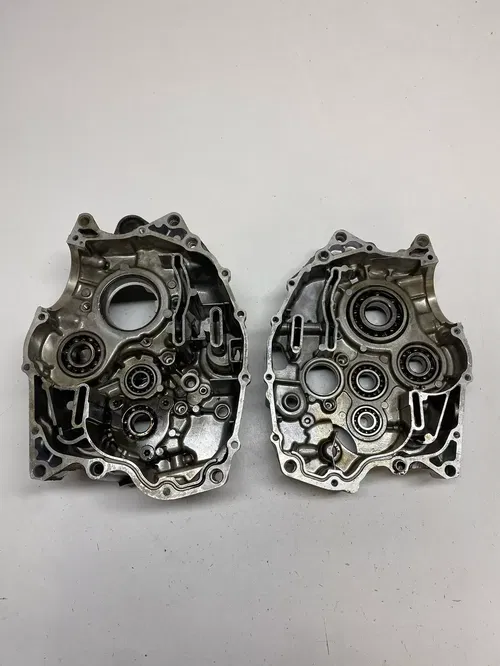2005 05 Yamaha Bruin 250 YFM250 2x4 GOOD Crankcase Cases Case Engine Motor