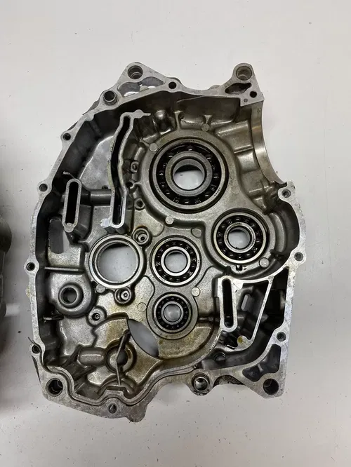 2005 05 Yamaha Bruin 250 YFM250 2x4 GOOD Crankcase Cases Case Engine Motor