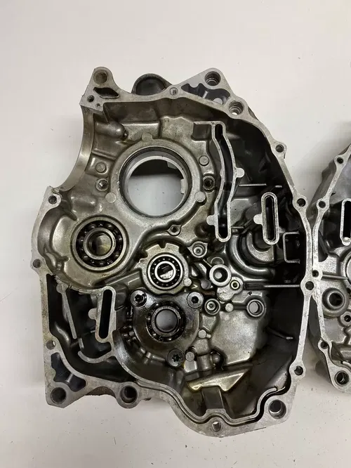 2005 05 Yamaha Bruin 250 YFM250 2x4 GOOD Crankcase Cases Case Engine Motor