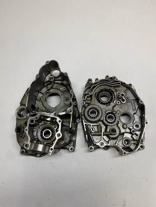 2005 05 Yamaha Bruin 250 YFM250 2x4 GOOD Crankcase Cases Case Engine Motor