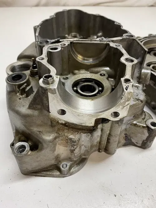 2005 05 Yamaha Bruin 250 YFM250 2x4 GOOD Crankcase Cases Case Engine Motor