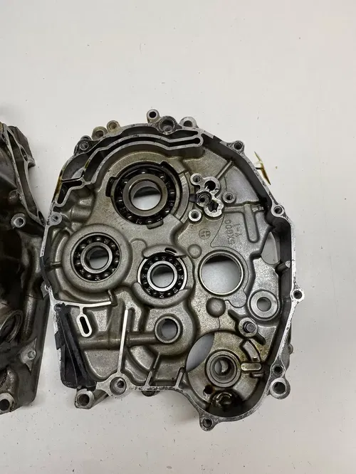 2005 05 Yamaha Bruin 250 YFM250 2x4 GOOD Crankcase Cases Case Engine Motor