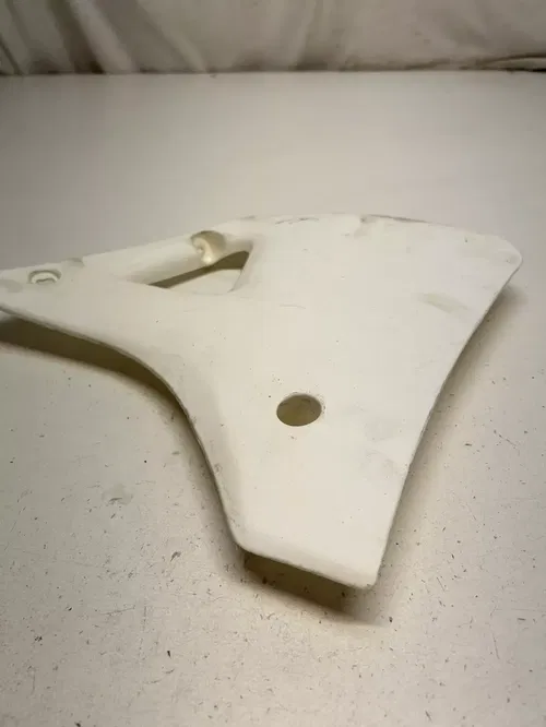 1988 88 Yamaha YZ250 yz 250 OEM Front Right Tank Shroud Plastic Fender SUN FADED