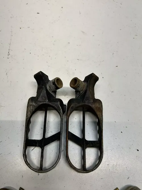 2002 02 Yamaha YZ85 yz85 Yz 85 OEM LOT Foot Peg Pegs Spring Pin
