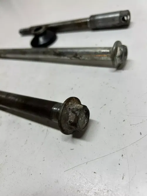 2002 02 Honda Xr200r xr 200 r Front Rear Back Axle Shaft Spacer Swingarm Bolt
