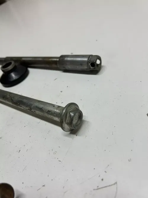 2002 02 Honda Xr200r xr 200 r Front Rear Back Axle Shaft Spacer Swingarm Bolt