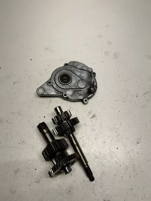1987 87 Suzuki LT80 Quadsport OEM Trans Transmission Shaft Gear Cover Case